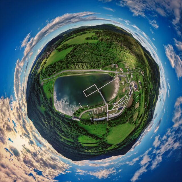 Mały zalew. Duży świat. 🌍
 
#staramorawa #stronieśląskie #sudety #dronephotography #tinyworld