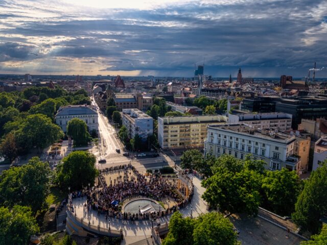 🎷 Wrocław Jazz Meeting 2026.
🌤️ Słońce.
⛈️ Burza.
 
Jedno popołudnie we Wrocławiu. 📍
 
#wroclaw #wroclove #wroclawjazzmeeting #visitwroclaw